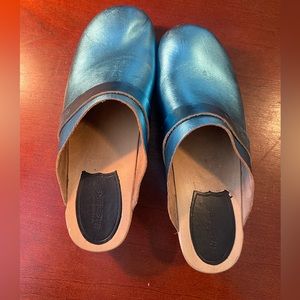 Swedish Hasbeens husband blue metallic clog
